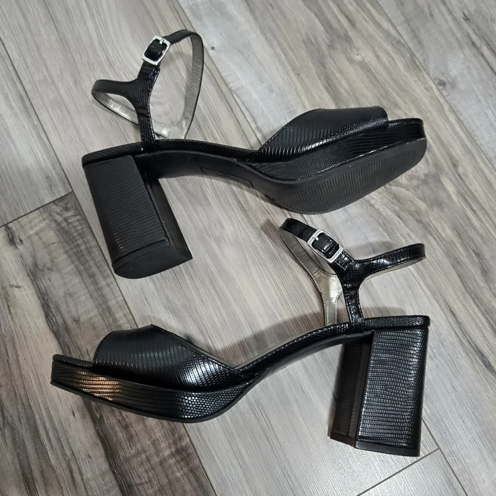 Worthington Shoes Lessing Block Heel Square Toe Sandals Sz 9.5